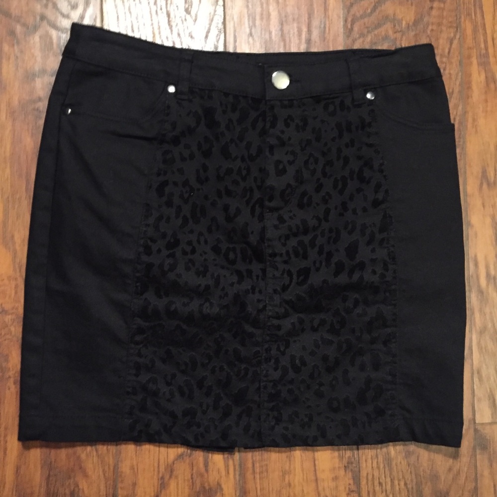 NWOT H&M Black Skirt